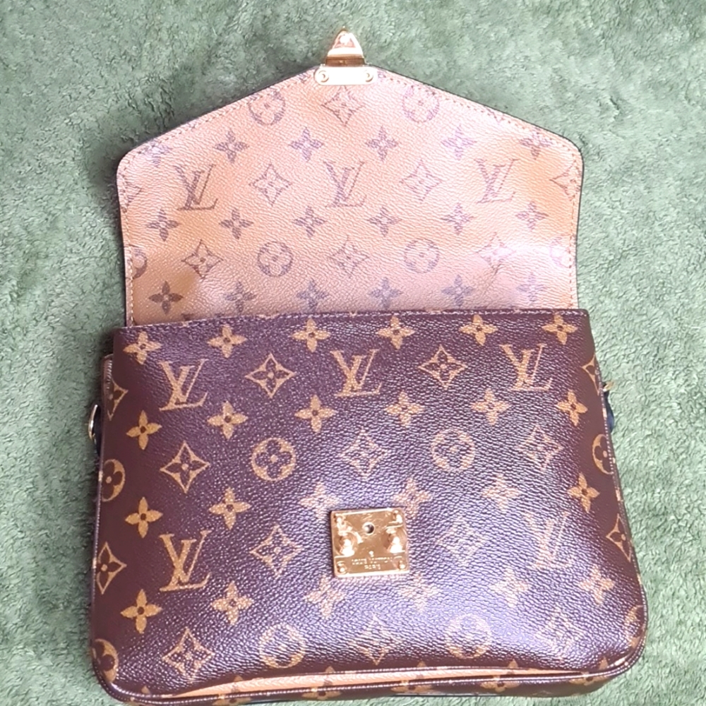 Auth 2019 LV Metis Reverse Monogram. - Picture 9 of 13